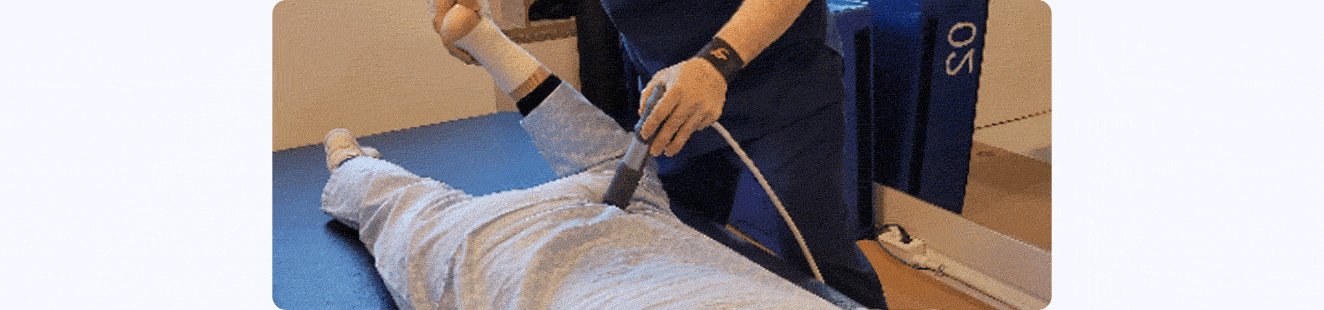 체외충격파 치료를 진행하고 있는 모습